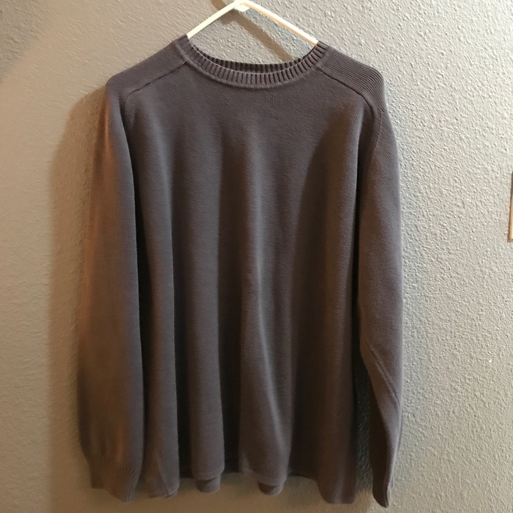 2 men’s GAP sweaters